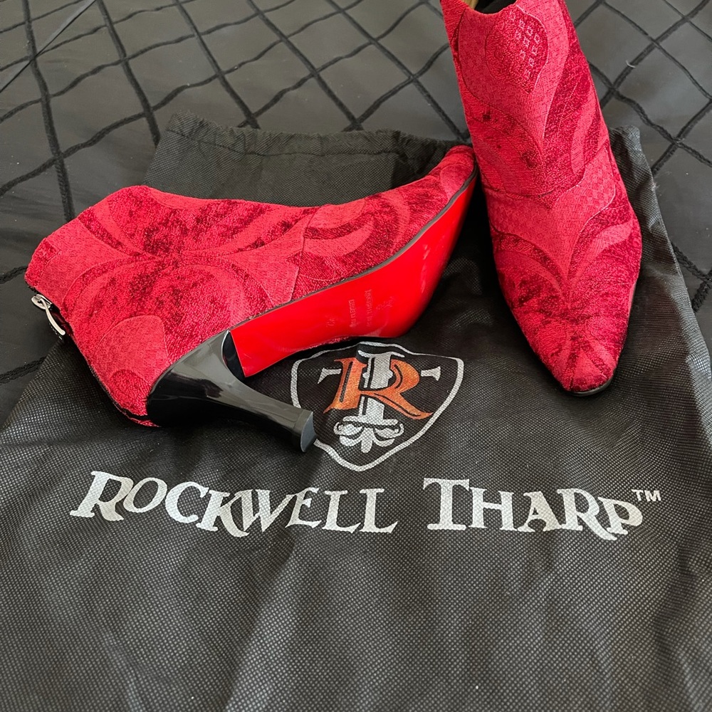 Rockwell Tharp handmade booties. Size 42/10